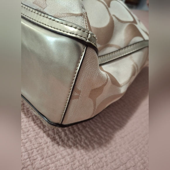 Coach Poppy Metallic Signature Tote 22447 Great condition - Picture 6 of 13